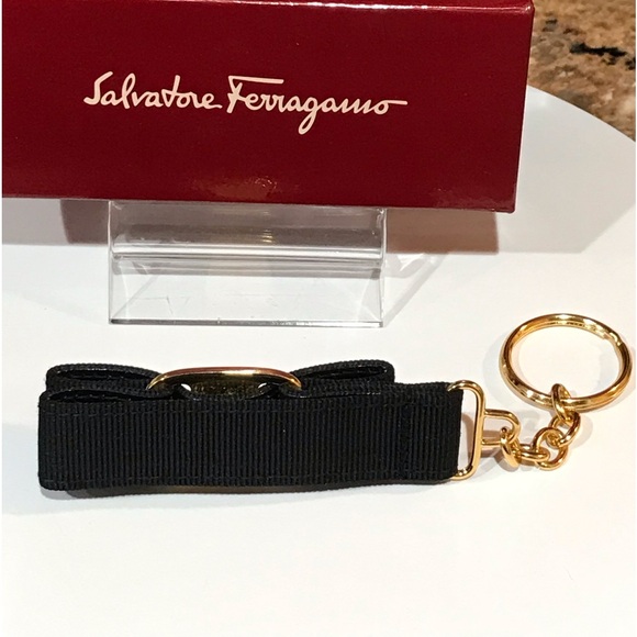 Salvatore Ferragamo Vara Ribbon Key Ring/ Bag Charm- NIB❤️🔥😍 - Picture 16 of 17